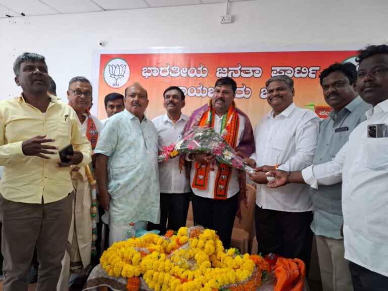 ರಾಯಚೂರ ನೂತನ ಬಿಜೆಪಿ ಜಿಲ್ಲಾಧ್ಯಕ್ಷ ವೀರನಗೌಡ ಲೆಕ್ಕಿಹಾಳ ಗೆ ಡಾ.ಬಾಬುರಾವ್ ರಿಂದ ಸನ್ಮಾನ