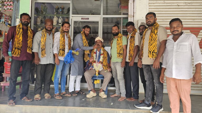 ಹಜರತ್ ಟಿಪ್ಪು ಸುಲ್ತಾನ್ ಸಂಘದಿಂದ ಕಾಂಗ್ರೆಸ್ ಪ್ರಚಾರ ಸಮಿತಿ ಅಧ್ಯಕ್ಷ ಮಹಮ್ಮದ್ ರಫಿ ಅವರಿಗೆ ಸನ್ಮಾನ.