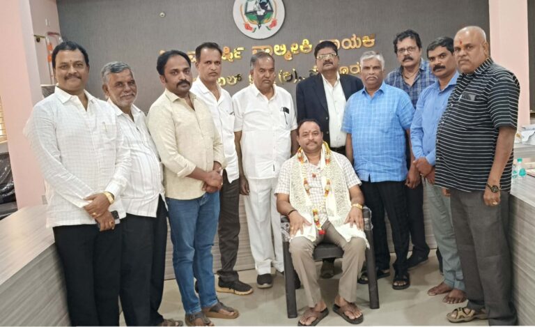 ಕರ್ನಾಟಕ ದಮನಿತ ಸಮಾಜಗಳ ವೇದಿಕೆ ರಾಜ್ಯಾಧ್ಯಕ್ಷರಾಗಿ ಸರ್ವಾನುಮತದಿಂದ ದೇವರಾಜ ಟಿ ಕಾಟೂರು ಆಯ್ಕೆ.