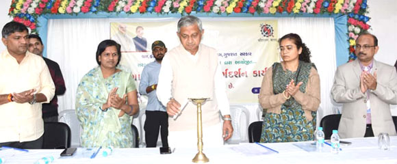 અમરાપુર શૈક્ષણિક સંકુલ ખાતે રોજગાર અને કારકિર્દી માર્ગદર્શન કાર્યક્રમ યોજાયો