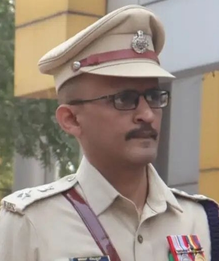 ಬಳ್ಳಾರಿ ಗಲಾಟೆ & ಫೈರಿಂಗ್ ಪ್ರಕರಣ : ಸಸ್ಪೆಂಡ್ ಆಗಿದ್ದ SP ಪವನ್ ನಜ್ಜುರು ಮಾತ್ರೆ ನುಂಗಿ ಆತ್ಮಹತ್ಯೆಗೆ ಯತ್ನ!