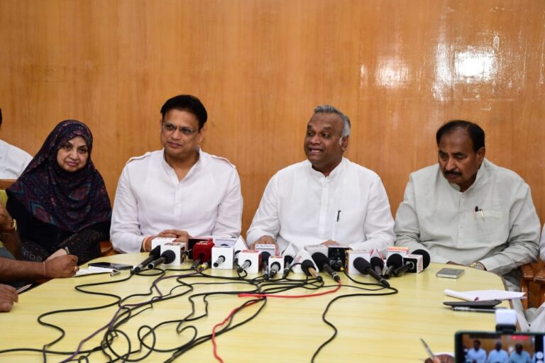 ಕೇಂದ್ರದ ವಿಬಿ ಜಿ-ರಾಮ್- ಜಿ ಕಾಯ್ದೆ ವಿರುದ್ದ ಕಾನೂನು ಹೋರಾಟ, ಕೃಷಿ ಕಾಯ್ದೆಗಳಂತೆ ಇದೂ ಕೂಡಾ ವಾಪಸ್ ಆಗಲಿದೆ- ಸಚಿವ ಪ್ರಿಯಾಂಕ್ ಖರ್ಗೆ