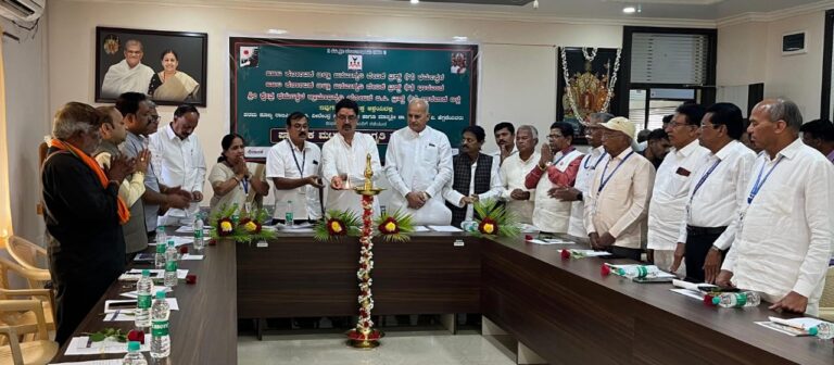 ಶ್ರೀ ಕ್ಷೇತ್ರ ಧರ್ಮಸ್ಥಳ ಗ್ರಾಮಾಭಿವೃದ್ಧಿ ಯೋಜನೆ,ಬಿ.ಸಿ.ಟ್ರಸ್ಟ್ ಇವರ ಧಾರವಾಡದ ಪ್ರಾದೇಶಿಕ ವ್ಯಾಪ್ತಿಯ ಆರು ಜಿಲ್ಲಾ ಜನಜಾಗೃತಿ ವೇದಿಕೆಗಳ ಅಧ್ಯಕ್ಷರು, ನಿಕಟ ಪೂರ್ವ ಅಧ್ಯಕ್ಷರುಗಳು ಮತ್ತು ಮಾಜಿ ಅಧ್ಯಕ್ಷರುಗಳ ಸಭೆ…