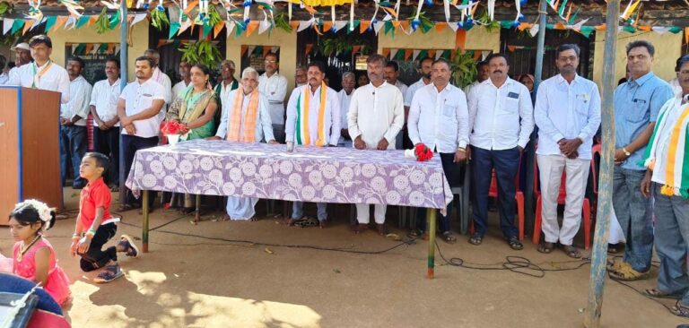 ಗಣರಾಜ್ಯೋತ್ಸವ ಸಮಾನತೆಯ ಸಂದೇಶ ಸಾರಿದೆ : ಎಸ್ ಡಿ ಎಂ ಸಿ ಅಧ್ಯಕ್ಷ ಮಹದೇವಪ್ಪ ಬಸರಿಕಟ್ಟಿ