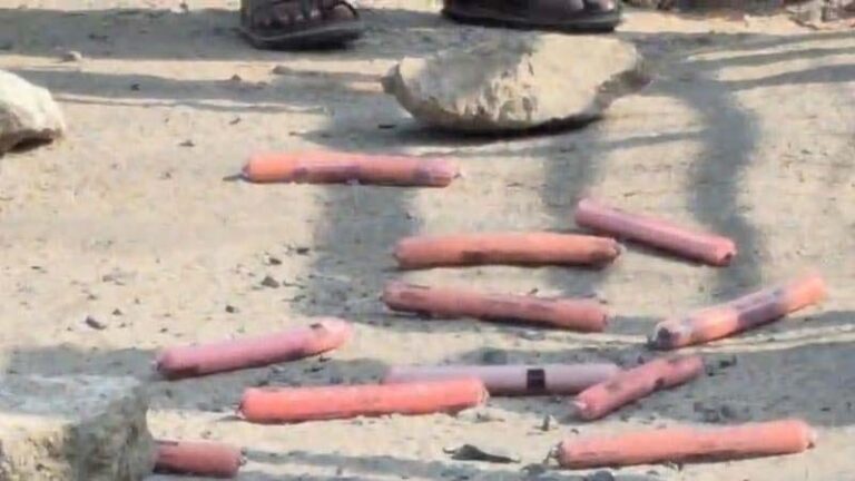 ಹಟ್ಟಿ ಚಿನ್ನದ ಗಣಿ ಮುಖ್ಯ ದ್ವಾರದ ಬಳಿ 15ಕ್ಕೂ ಹೆಚ್ಚು ಸ್ಫೋಟಕಗಳು ಪತ್ತೆ!