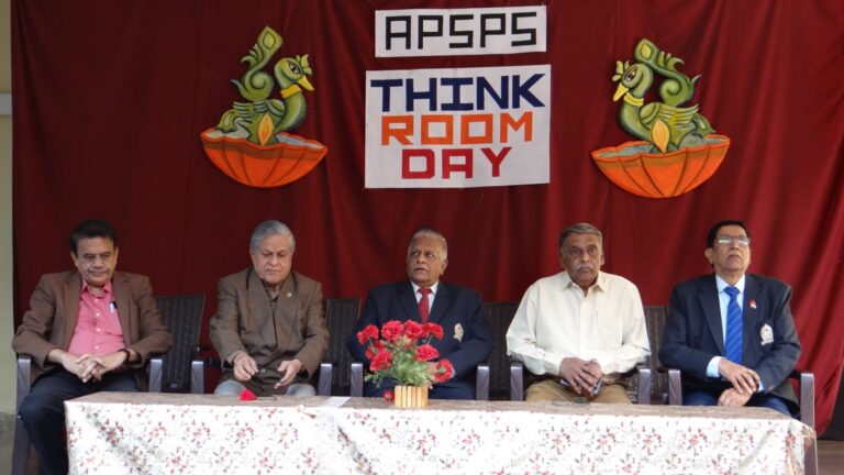 ಎಪಿಎಸ್ ಪಬ್ಲಿಕ್ ಸ್ಕೂಲ್ ನಿಂದ “ಥಿಂಕ್ ರೂಮ್ ಡೇ” : ಮಾನವ ರಹಿತ ಯುದ್ಧ ಭೂಮಿ ರೋಬೋಟ್