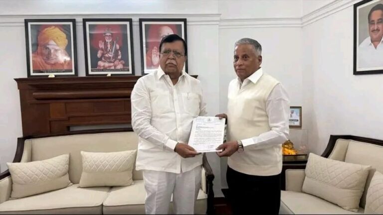 ನವದೆಹಲಿಯಲ್ಲಿ ಕೇಂದ್ರ ಸಚಿವ ವಿ.ಸೋಮಣ್ಣ ಅವರನ್ನು ಭೇಟಿ ಮಾಡಿದ ನಿಯೋಗ; ಮಧುಗಿರಿ ಅಭಿವೃದ್ಧಿಗೆ ಬಲ