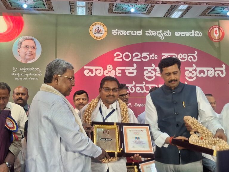 ಚಿಕ್ಕೋಡಿಯ ಸಂಜೀವ ಕಾಂಬಳೆ ಅವರಿಗೆ ರಾಜ್ಯ ಮಾಧ್ಯಮ ಅಕಾಡೆಮಿ ಪ್ರಶಸ್ತಿ ಪ್ರದಾನ