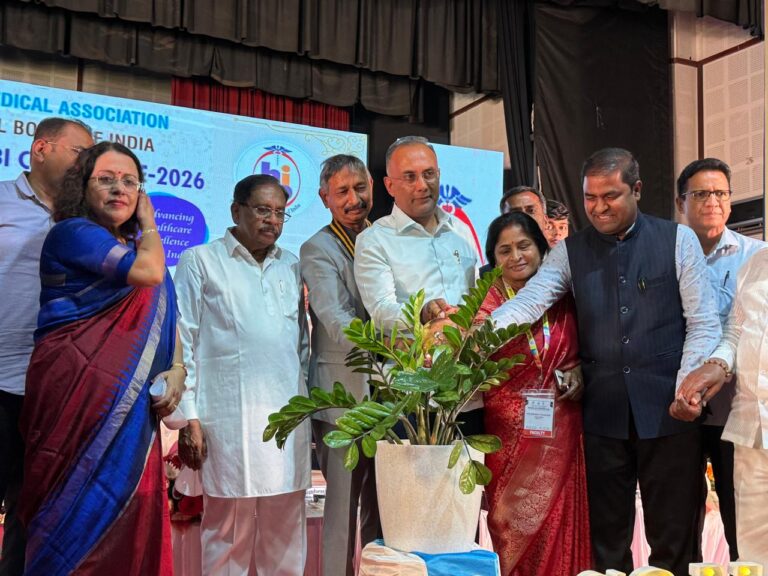 ಸೇವಾ ಮನೋಭಾವವೇ ವೈದ್ಯ ವೃತ್ತಿಯ ಶ್ರೇಷ್ಠತೆ: ದಿನೇಶ್ ಗುಂಡೂರಾವ್