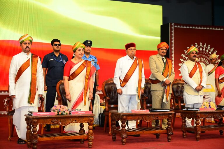 ಕರ್ನಾಟಕ ಸಂಸ್ಕೃತ ವಿಶ್ವವಿದ್ಯಾಲಯದ 12 ಮತ್ತು 13ನೆಯ ದೀಕ್ಷಾಂತ ಘಟಿಕೋತ್ಸವಸಂಸ್ಕೃತದ ಪ್ರಾಚೀನ ಜ್ಞಾನಪರಂಪರೆಯನ್ನು ಆಧುನಿಕ ತಂತ್ರಜ್ಞಾನದೊಂದಿಗೆ ಜೋಡಿಸಬೇಕು: ರಾಜ್ಯಪಾಲ ಥಾವರ್‌ಚಂದ್ ಗೆಹೋಟ್ ಕರೆ