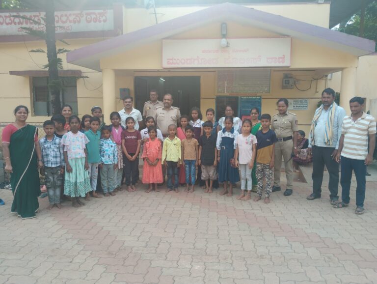 “ಚಿಗುರು” ಬೇಸಿಗೆ ಶಿಬಿರದ ಮಕ್ಕಳಿಂದ ಮುಂಡಗೋಡ ಪೊಲೀಸ್ ಠಾಣೆಗೆ ಭೇಟಿ (ತೆರೆದ ಮನೆ ಕಾರ್ಯಕ್ರಮ)