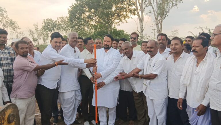 ರೈತರ ಬದುಕು ಹಸನಾಗಲು ನೀರು, ವಿದ್ಯುತ್ ಹಾಗೂ ಶಿಕ್ಷಣ ಅನಿವಾರ್ಯ: ಶಾಸಕ ಲಕ್ಷ್ಮಣ ಸವದಿತೆಲಸಂಗ ಗ್ರಾಮದಲ್ಲಿ ವಿವಿಧ ಅಭಿವೃದ್ಧಿ ಕಾಮಗಾರಿಗಳ ಶಂಕುಸ್ಥಾಪನೆ ಹಾಗೂ ಉದ್ಘಾಟನೆ