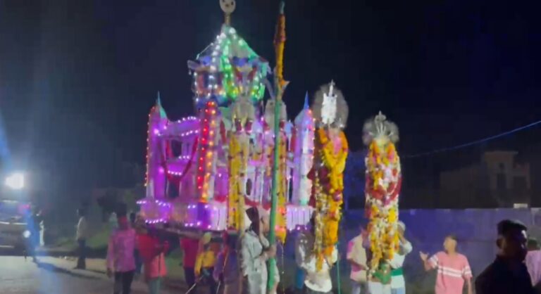 ಎಂ.ಕೆ ಹುಬ್ಬಳ್ಳಿ ಯಲ್ಲಿ  ಮೊಹರಂ ಹಬ್ಬವನ್ನು ಹಿಂದೂ-ಮುಸ್ಲಿಂ ಜನರು ಏಕತೆಯಿಂದ ಮೆರವಣಿಗೆಯನ್ನು ನಡೆಸಿ, ಅದ್ದೂರಿಯಾಗಿ ಆಚರಿಸಿದರು..