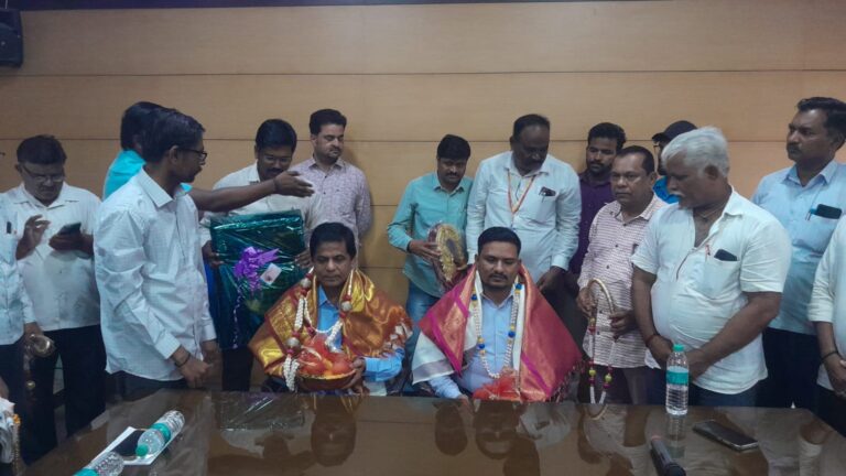 ಮುಂಡಗೋಡ ಗ್ರೇಡ್ 2 ತಹಶೀಲ್ದಾರ್  ಜಿ.ಬಿ. ಭಟ್ ನಿವೃತ್ತಿ , ಬಿಳ್ಕೊಡುಗೆ ಸಮಾರಂಭ…     