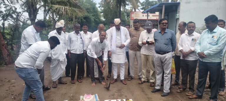 ಜನವಾಡ–ಹುಲಿಗಡ್ಡೆ ರಸ್ತೆ ಡಾಂಬರೀಕರಣ ಕಾಮಗಾರಿಗೆ ಭೂಮಿಪೂಜೆ: ಗ್ರಾಮೀಣ ಅಭಿವೃದ್ಧಿಗೆ ಆದ್ಯತೆ – ಚಿದಾನಂದ ಸವದಿ