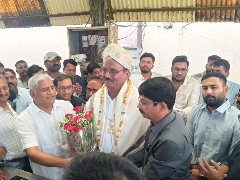 ಒಣದ್ರಾಕ್ಷಿ ಉದ್ಯಮದ ಸಾಧಕ ಮೈನುದ್ದೀನ್ ಡೊಂಗರಗಾಂವ್ ಅವರಿಗೆ ಸನ್ಮಾನ