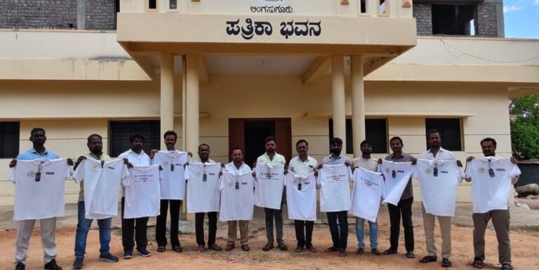 ಪತ್ರಕರ್ತರ ದಿನಾಚರಣೆ ಅಂಗವಾಗಿ ಜಿಲ್ಲಾ ಮಟ್ಟದ ಕ್ರಿಕೆಟ್ ಟೂರ್ನಿಗೆ ಲಿಂಗಸೂಗೂರು ತಂಡದ ಜರ್ಸಿ ಬಿಡುಗಡೆ