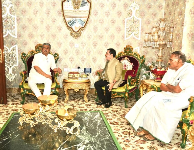 ​ಕೆಪಿಸಿಸಿ ಅಧ್ಯಕ್ಷ ಬಿ. ಕೆ. ಹರಿಪ್ರಸಾದ್ ಅವರಿಂದ ಜಮೀರ್ ಅಹಮದ್ ಖಾನ್ ನಿವಾಸಕ್ಕೆ ಭೇಟಿ: ರಾಜಕೀಯ ವಲಯದಲ್ಲಿ ಕುತೂಹಲ