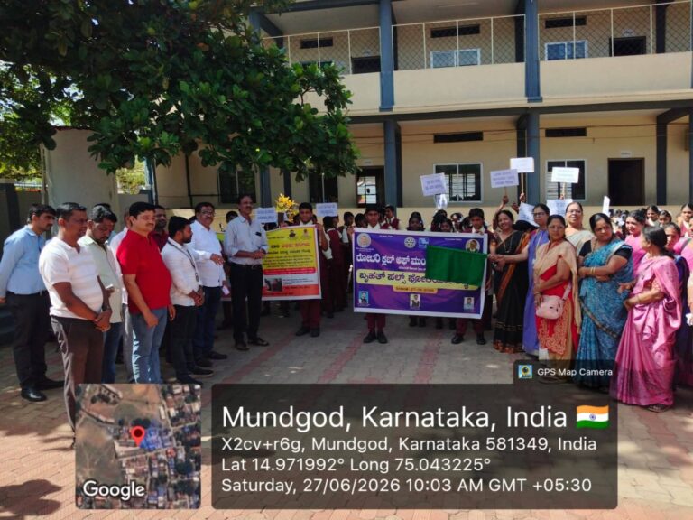 ರೋಟರಿ ಪ್ರೌಢಶಾಲೆಯಲ್ಲಿ  ತಾಲೂಕ ಆಡಳಿತ.  ತಾಲೂಕು ಪಂಚಾಯಿತಿ ಪಟ್ಟಣ ಪಂಚಾಯಿತಿ. ರೋಟರಿ ಕ್ಲಬ್ ಹೇರಿ ಟೇಜ್ ಹಾಗೂ ತಾಲೂಕ್ ಆರೋಗ್ಯ ಇಲಾಖೆ ಇವುಗಳು ಸಂಯುಕ್ತ ಆಶಯದಲ್ಲಿ  ರಾಷ್ಟ್ರೀಯ ಪಲ್ಸ್ ಪೋಲಿಯೋ ಕಾರ್ಯಕ್ರಮದ   ಅಂಗವಾಗಿ ಪೋಲಿಯೋ ಕುರಿತು ಜಾಗೃತಿ ಜಾತ ಏರ್ಪಡಿಸಲಾಗಿತ್ತು.