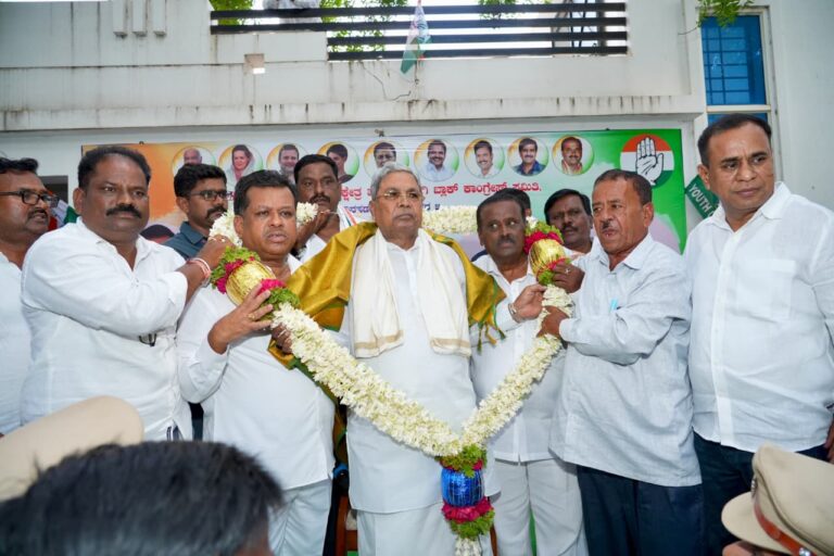ಹೂವಿನ ಹಡಗಲಿ ಇಂಜಿನಿಯರಿಂಗ್‌ ಕಾಲೇಜಿಗೆ ಎಂ.ಪಿ. ಪ್ರಕಾಶ್‌ ಹೆಸರಿಡುವಂತೆ ಸರ್ಕಾರಕ್ಕೆ ಪತ್ರ ಬರೆಯುತ್ತೇನೆ : ಮಾಜಿ ಮುಖ್ಯಮಂತ್ರಿ ಸಿದ್ದರಾಮಯ್ಯ
