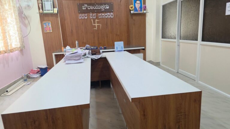 ಸಂಧಾನವೂ ಫೇಲ್… ಆಫೀಸ್ ಚೇರೂ ಜಪ್ತಿ! ಯಾದಗಿರಿ ಪೌರಯುಕ್ತರಿಗೆ ಬಿಗ್ ಶಾಕ್!ಸಂಧಾನದ ಮರುದಿನವೇ ಕುರ್ಚಿ ಮಾಯ: