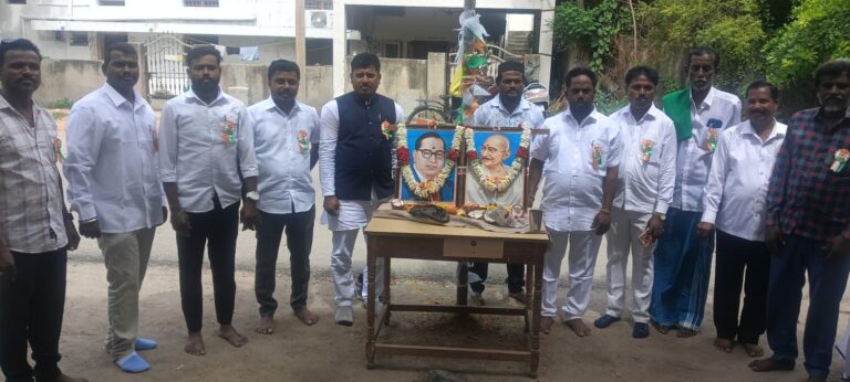 ಸ್ವಾತಂತ್ರ್ಯ ದಿನಾಚರಣೆಯದಂದು ನೆರವು ಕಟ್ಟಡ ಮತ್ತು ಅಸಂಘಟಿತ ಕಾರ್ಮಿಕರ ಸಂಘದ ನೂತನ ನಾಮಫಲ ಅನಾವರಣ.