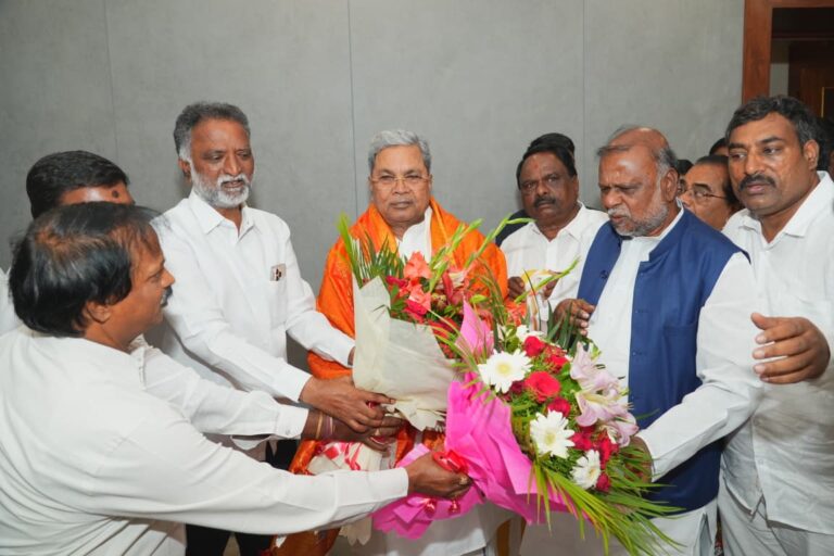 ಮಾಜಿ ಮುಖ್ಯಮಂತ್ರಿ ಸಿದ್ದರಾಮಯ್ಯ ಅವರನ್ನು ಭೇಟಿಯಾದ ನೂತನ ಸಚಿವರು ಹಾಗೂ ಸ್ಪೀಕರ್ ಅಭ್ಯರ್ಥಿ