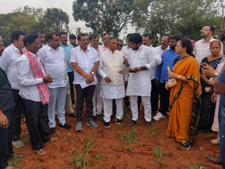 ದೊಡ್ಡಬಳ್ಳಾಪುರದಲ್ಲಿ ಬರ ಅಧ್ಯಯನ ನಡೆಸಿದ ಜಿಲ್ಲಾ ಉಸ್ತುವಾರಿ ಸಚಿವ ಕೆ.ಹೆಚ್ ಮುನಿಯಪ್ಪ