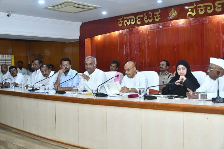 *ಮುಂದಿನ 10 ತಿಂಗಳ ಬರಸ್ಥಿತಿ ಎದುರಿಸಲು ಸಿದ್ಧರಾಗಿ: ಅಧಿಕಾರಿಗಳಿಗೆ ಪ್ರಿಯಾಂಕ‌ ಖರ್ಗೆ ಸೂಚನೆ