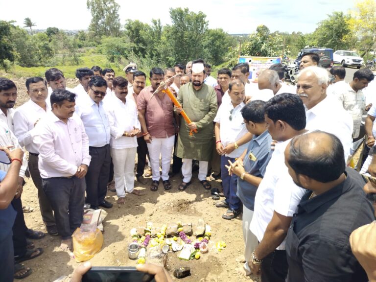 ರೈತರ ಸೇವೆಗೆ ಮತ್ತಷ್ಟು ಬಲ: ಅಥಣಿಯಲ್ಲಿ 1 ಕೋಟಿ ವೆಚ್ಚದ ಸಣ್ಣ ನೀರಾವರಿ ಕಚೇರಿಗೆ ಭೂಮಿಪೂಜೆ