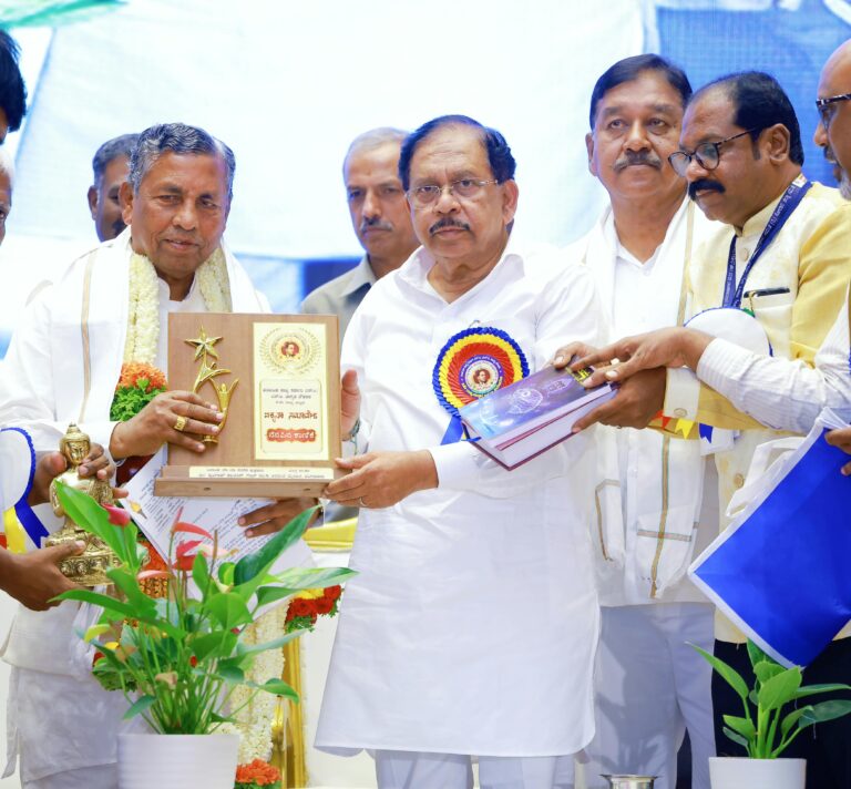 ಸರ್ಕಾರಿ ನೌಕರರ ಎಲ್ಲಾ ಬೇಡಿಕೆಗಳ ಈಡೇರಿಕೆಗಾಗಿ ಮುಖ್ಯಮಂತ್ರಿ ಗಳೊಂದಿಗೆ ಚರ್ಚಿಸಲಾಗುವುದು :-ಸಚಿವ ಮುನಿಯಪ್ಪ