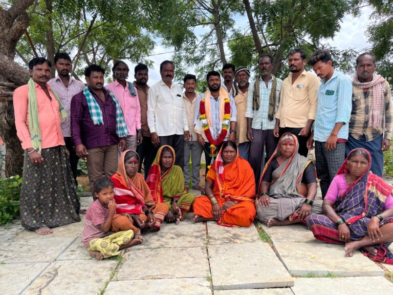 ಸಿಂದ್ದೂಳ್ ಸಮುದಾಯಕ್ಕೆ ಸರ್ಕಾರಿ ಸೌಲಭ್ಯ ಯಾವಾಗ?ಮನೆ–ಸಾಲ ಸೌಲಭ್ಯಕ್ಕಾಗಿ ರಾಜ್ಯಾಧ್ಯಕ್ಷ ಶ್ರೀನಿವಾಸ ಎಸ್.ಆರ್. ಆಗ್ರಹ; ಹೋರಾಟಕ್ಕೆ ಅಲೆಮಾರಿ ಒಕ್ಕೂಟದ ಅಧ್ಯಕ್ಷ ಹಾಗೂ ಕೊರಮ ಸಂಘದ ಜಿಲ್ಲಾ ಅಧ್ಯಕ್ಷ ಜಿ. ಯಲ್ಲಪ್ಪ ಭಜಂತ್ರಿ ಸಂಪೂರ್ಣ ಬೆಂಬಲ…..