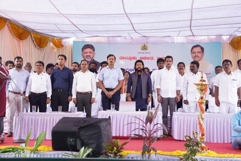 ಬಳ್ಳಾರಿ ಶಾಸಕದ್ವಯರಿಂದ ಪ್ರಜಾಸೇವಾ ಇಲಾಖೆ ಕುರಿತು ಶ್ಲಾಘನೆಪ್ರಜಾಸೇವಾ ಆಂದೋಲನ ಸಭೆ ಇಡೀ ದೇಶಕ್ಕೆ ಮಾದರಿಯಾಗಲಿದೆ