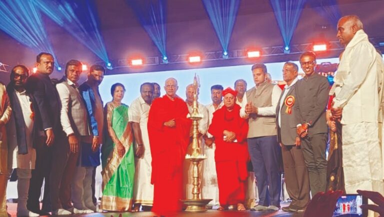 ಅಮೆರಿಕದ ನೆಲದಲ್ಲಿ ಮೊಳಗಿದ ಕರುನಾಡಿನ ಡಿಂಡಿಮ: ಅಕ್ಕ ರಜತ ಮಹೋತ್ಸವ ವಿಶ್ವ ಕನ್ನಡ ಸಮ್ಮೇಳನಕ್ಕೆ ಭವ್ಯ ಚಾಲನೆ