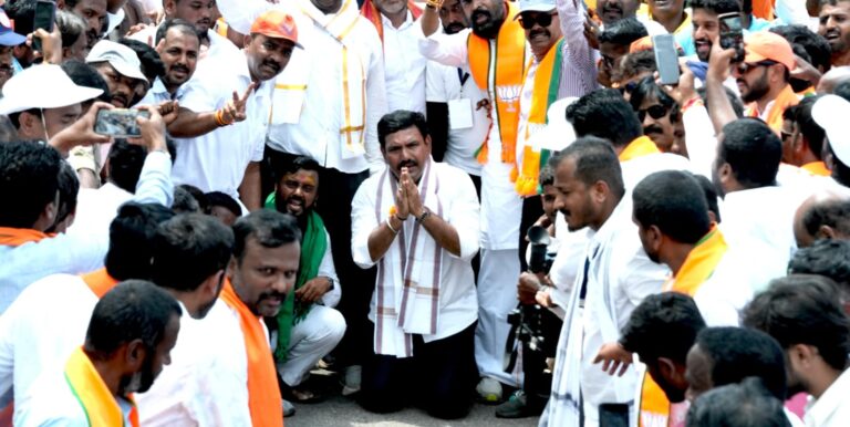 ‘ಬಳ್ಳಾರಿ ಚಲೋ’ ಮೊದಲ ಹಂತದ ಹೋರಾಟಕ್ಕೆ ನಾಳೆ ತೆರೆ; ಜನಪರ ಹೋರಾಟ ನಿರಂತರಮಾಧ್ಯಮಗಳು, ಕಾರ್ಯಕರ್ತರು ಹಾಗೂ ಜನಸಾಮಾನ್ಯರ ಸಹಕಾರದಿಂದ ಪಾದಯಾತ್ರೆ ಯಶಸ್ವಿ: ಬಿ.ವೈ. ವಿಜಯೇಂದ್ರ