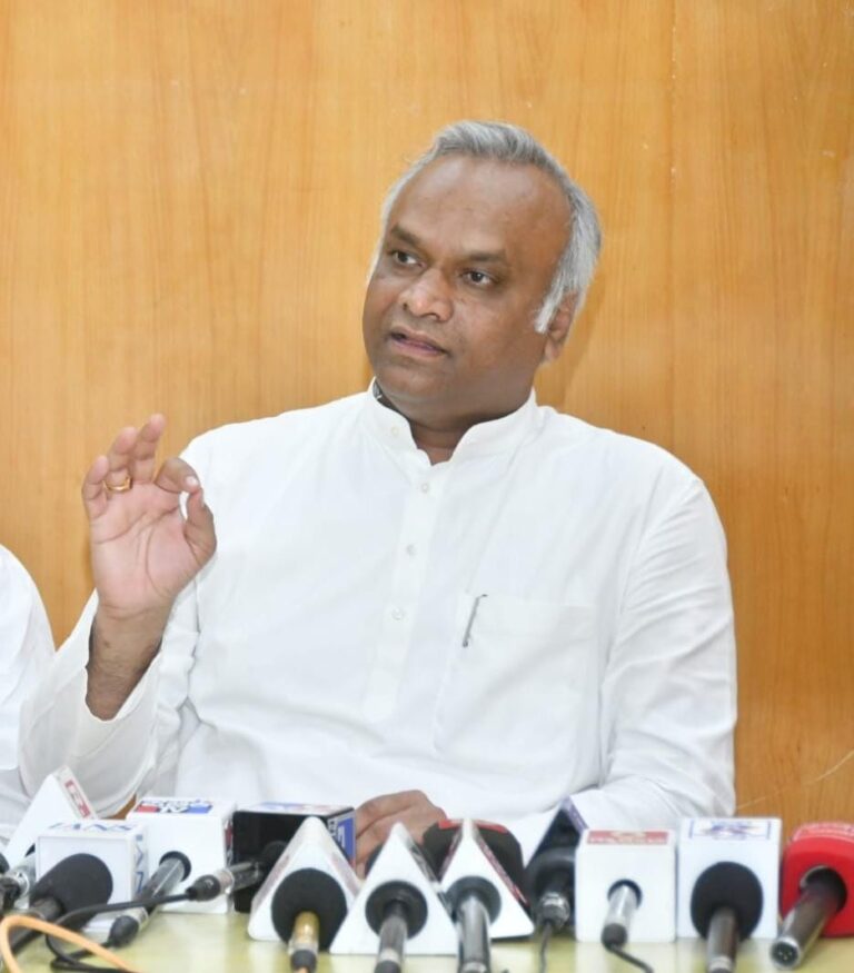 ಸಚಿವ ಪ್ರಿಯಾಂಕ್ ಖರ್ಗೆ ಅವರಿಂದ ಮಾಹಿತಿ:‘ಉದ್ಯೋಗ ನಿಧಿ’ ಯೋಜನೆಗೆ ಸಚಿವ ಸಂಪುಟ ಅನುಮೋದನೆ: 11 ಹಿಂದುಳಿದ ಜಿಲ್ಲೆಗಳಲ್ಲಿ 1 ಲಕ್ಷ ಹೊಸ ಉದ್ಯೋಗ ಸೃಷ್ಟಿಯ ಗುರಿ.