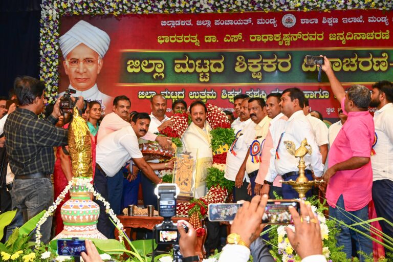 ಮುಂದಿನ ಎಸ್‌ಎಸ್‌ಎಲ್‌ಸಿ ಫಲಿತಾಂಶದಲ್ಲಿ ಮಂಡ್ಯಕ್ಕೆ ಪ್ರಥಮ ಸ್ಥಾನ ಗುರಿ: ಸಚಿವ ಎನ್. ಚಲುವರಾಯಸ್ವಾಮಿ ಕರೆ