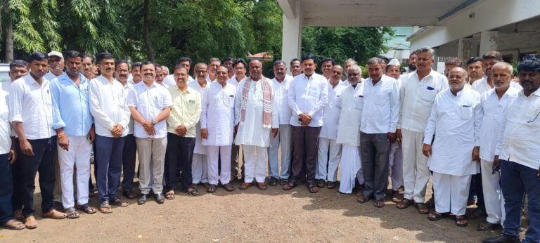 ಅಥಣಿ ತಾಲೂಕಿನಲ್ಲ80 ಕೋಟಿ ಬೆಳೆ ವಿಮೆ: 8,180 ರೈತರಿಗೆ ಲಾಭ