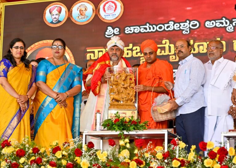 ನಾಡಹಬ್ಬ ಮೈಸೂರ ದಸರಾ 2026ದಲ್ಲಿ ಮೈಸೂರ ನೆಲದ‌ ಹಿರಿಮೆ ಬಣ್ಣಿಸಿದ ಕೊಪ್ಪಳದ ಅಭಿನವ ಗವಿಸಿದ್ದೇಶ್ವರ ಸ್ವಾಮೀಜಿ